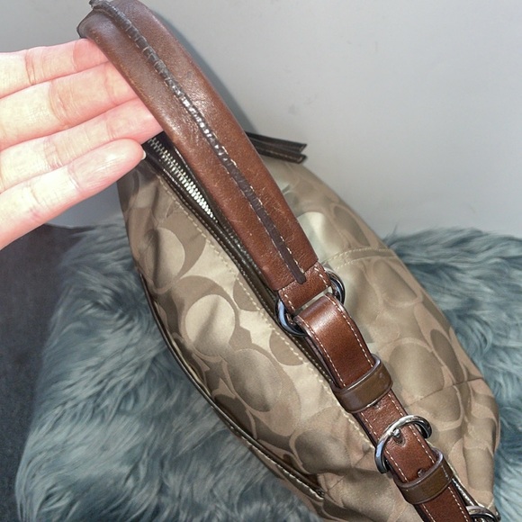 Coach ‘Zoe’ Signature Hobo - Picture 5 of 16